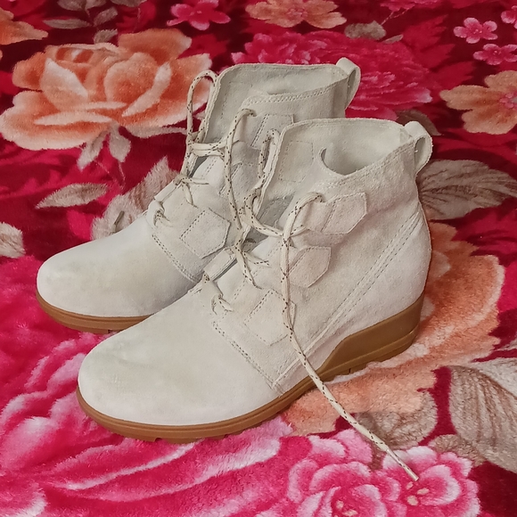 Sorel Shoes - 🌹 Mothers Day Sale Sorel Evie Lace-Up Waterproof Suede Boots Size 8.5 for Women
